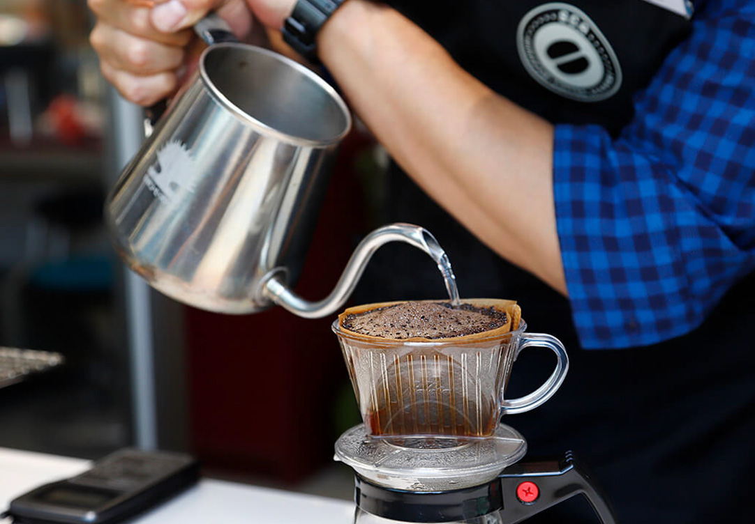 白神コーヒースタジオでのコーヒーの淹れ方体験